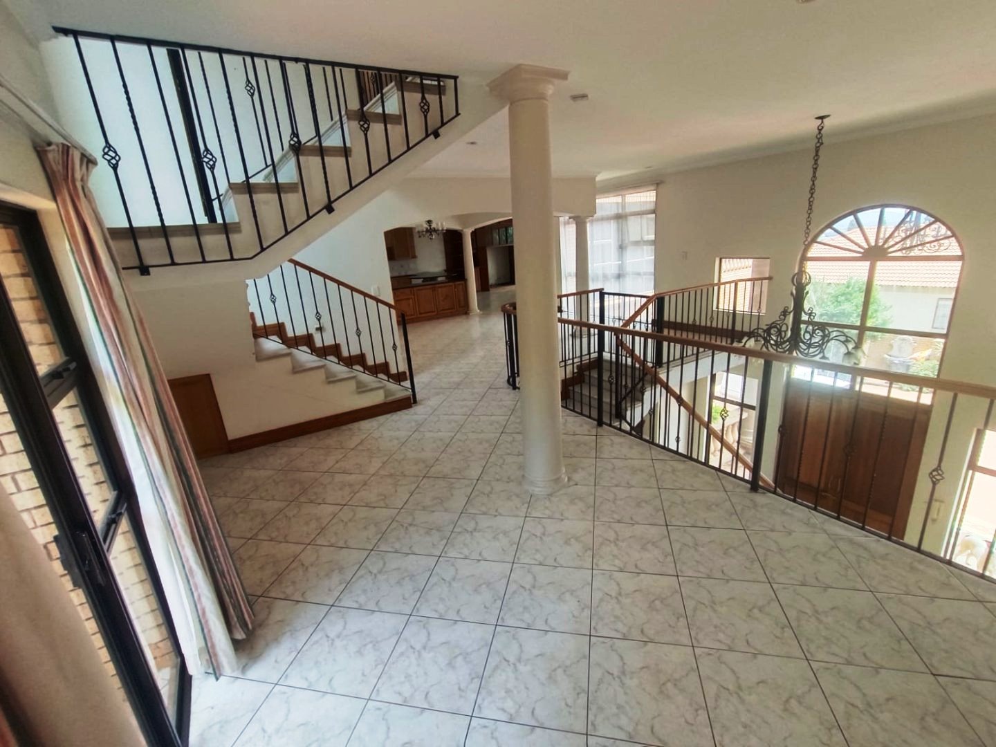 Six bedroom house for sale in Montana Park