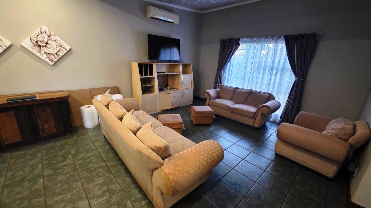 Three bedroom house for sale in old Doornpoort