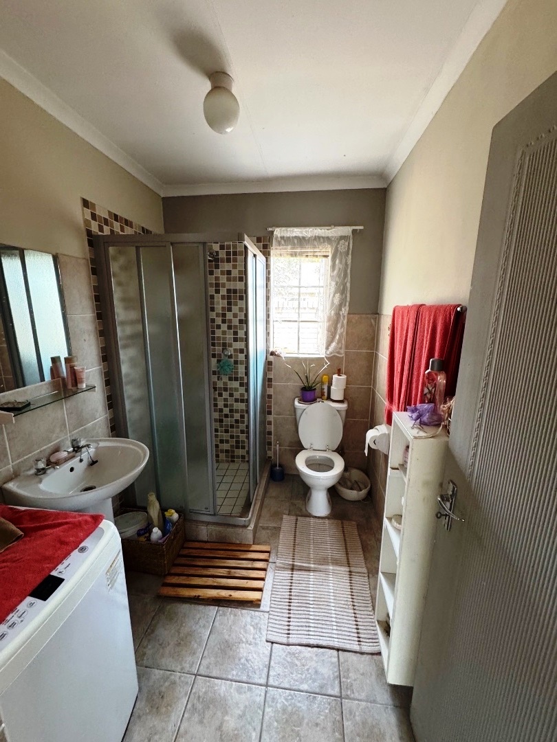 Beautiful two bedroom for sale in Sinoville