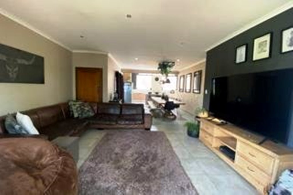 Neat four bedroom for sale in Magalieskruin