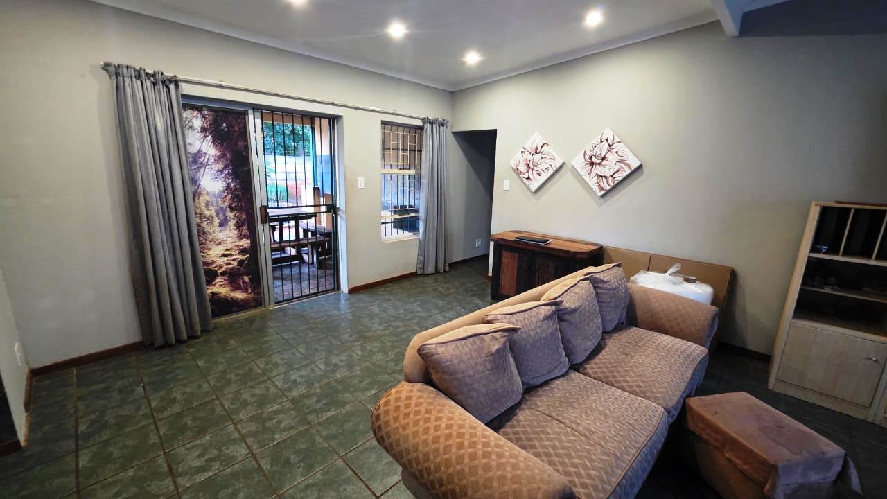 Three bedroom house for sale in old Doornpoort
