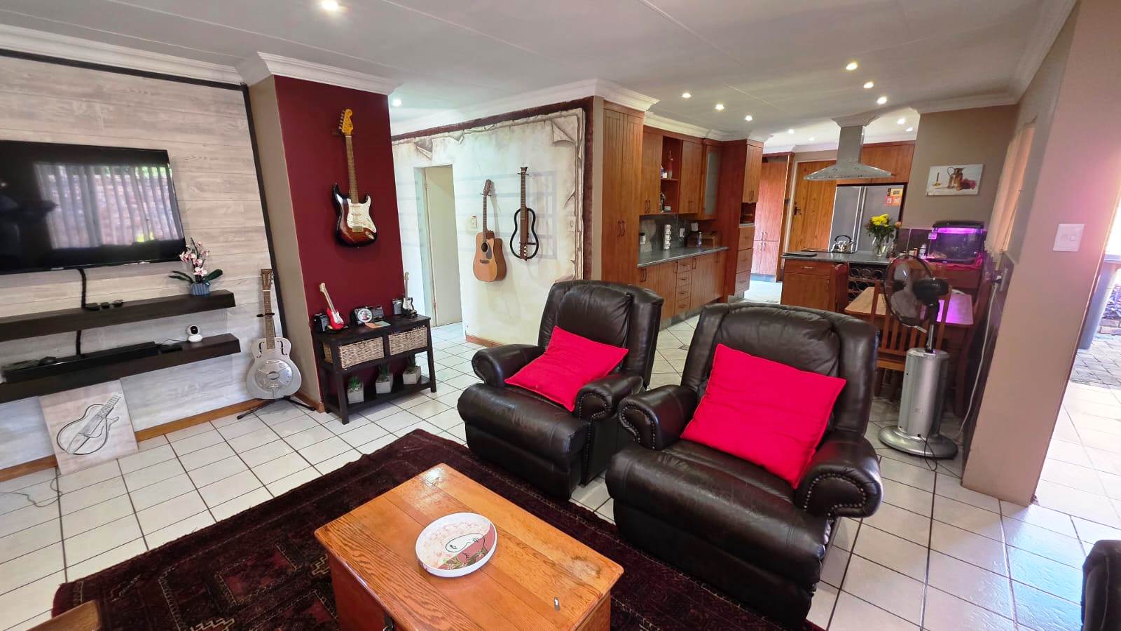 Three bedroom house for sale in Doornpoort