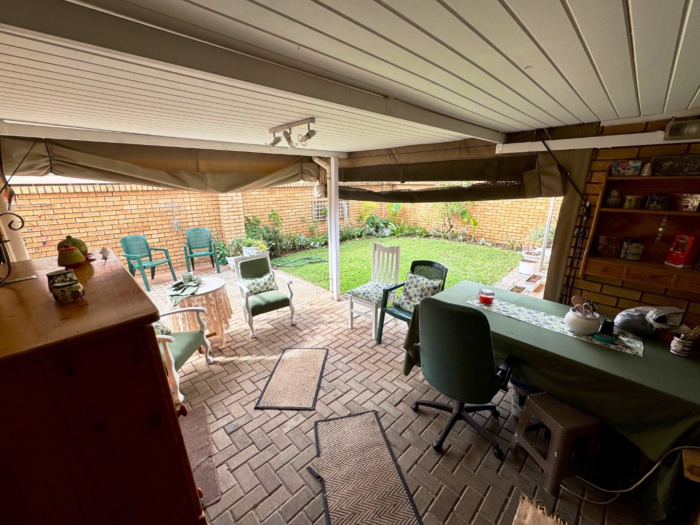 Beautiful two bedroom for sale in Sinoville