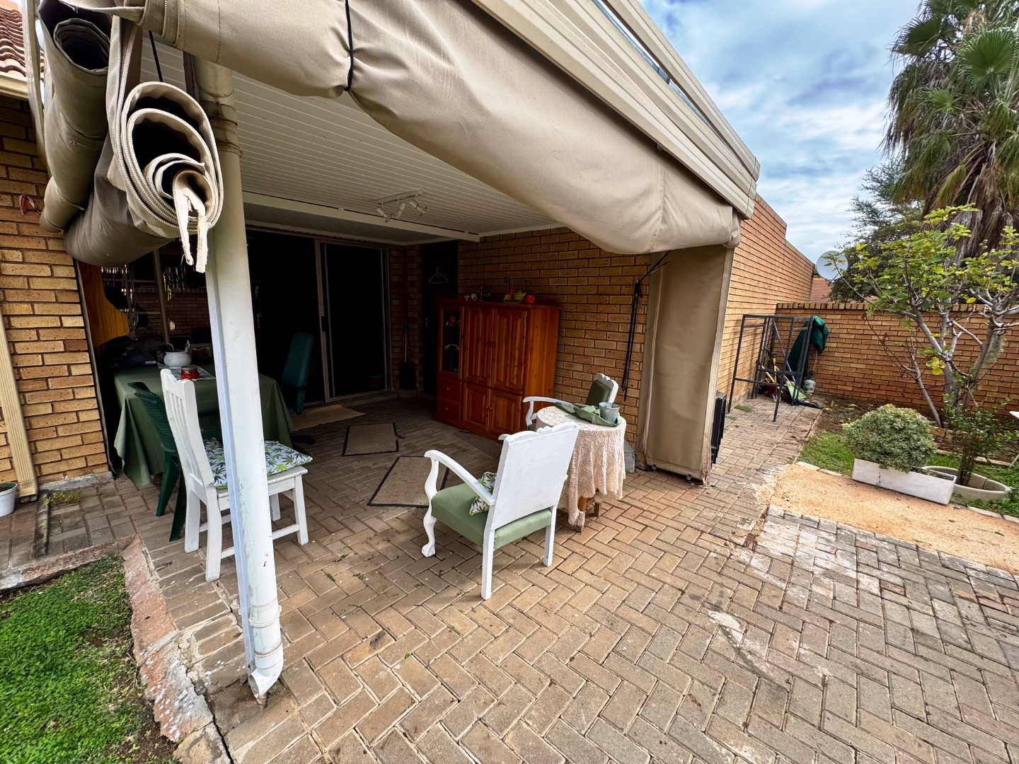 Beautiful two bedroom for sale in Sinoville
