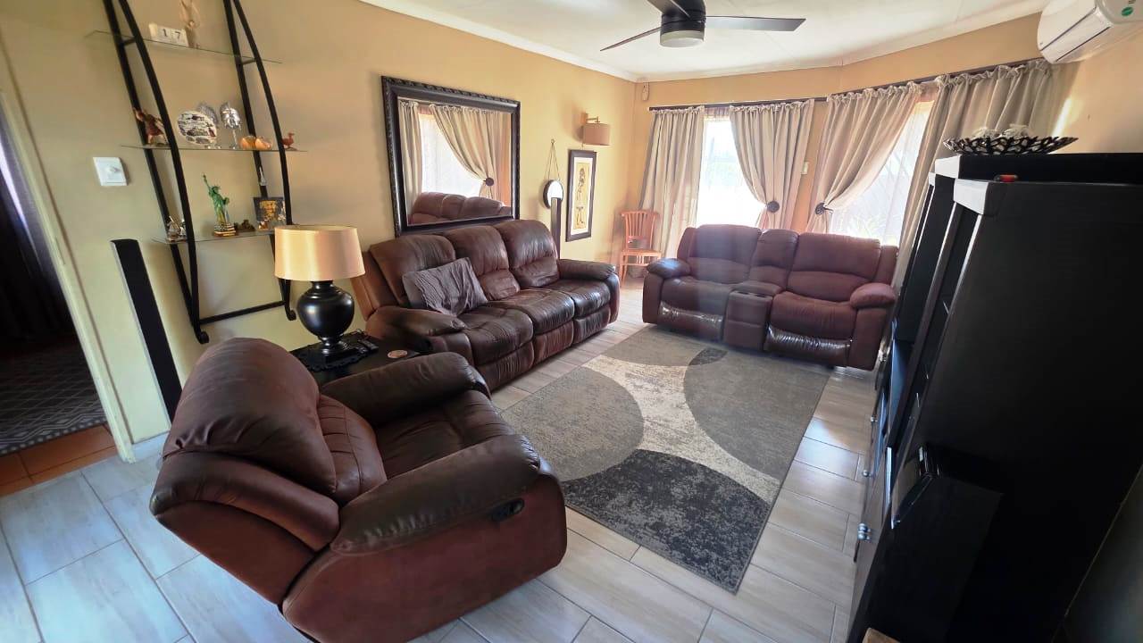 Two houses six bedrooms for sale in Doornpoort