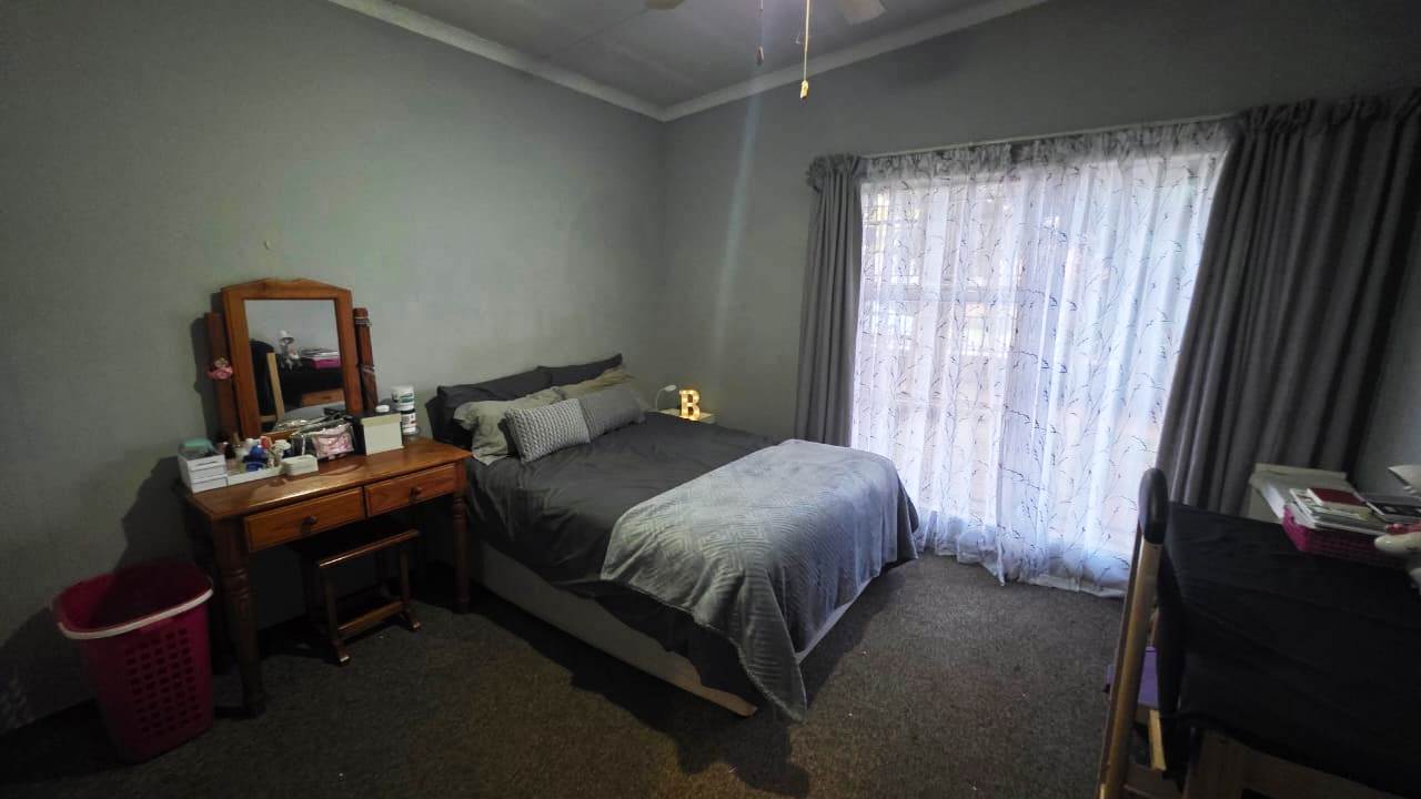 Three bedroom house for sale in old Doornpoort