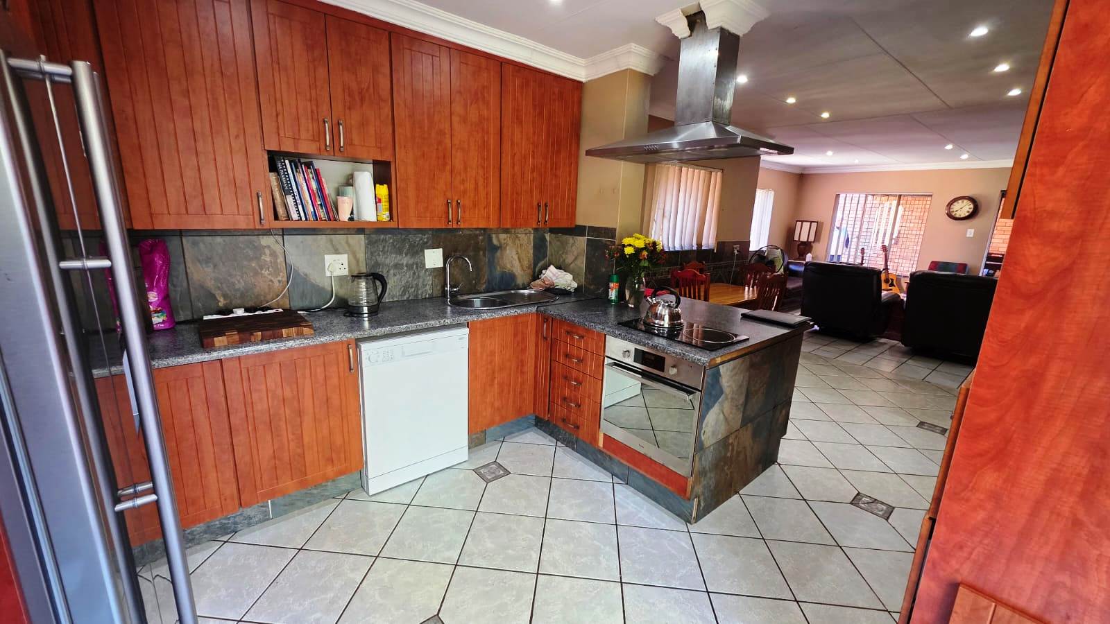 Three bedroom house for sale in Doornpoort