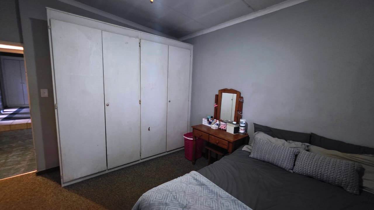 Three bedroom house for sale in old Doornpoort