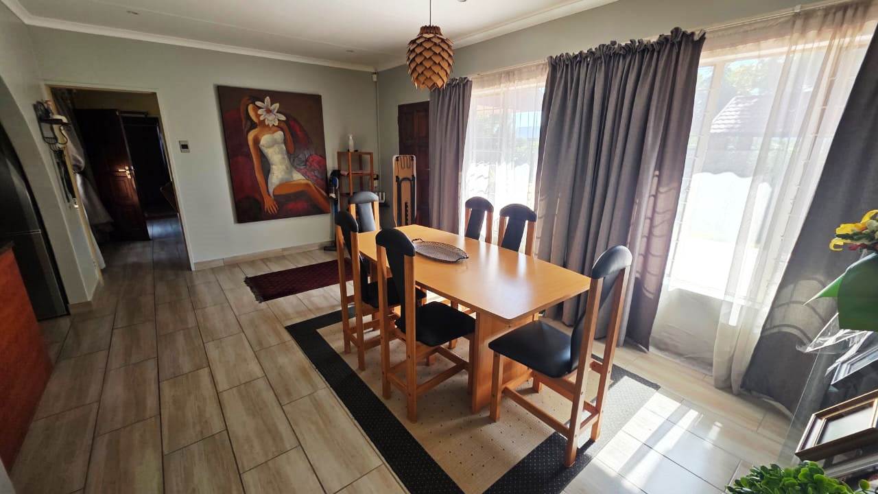 Two houses six bedrooms for sale in Doornpoort