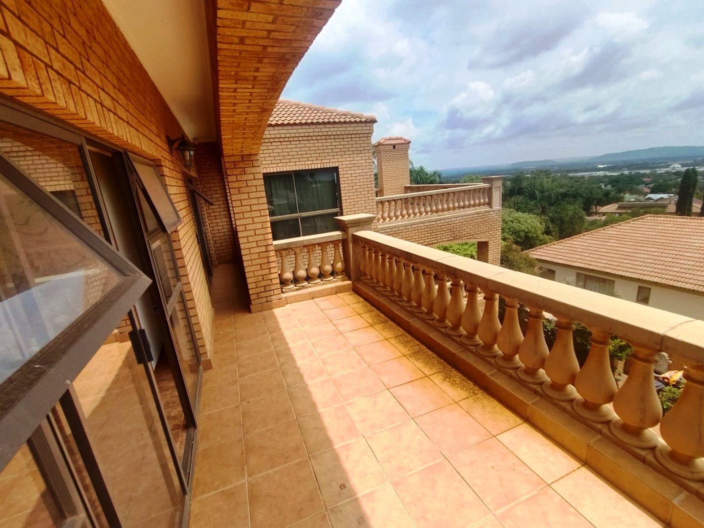 Six bedroom house for sale in Montana Park