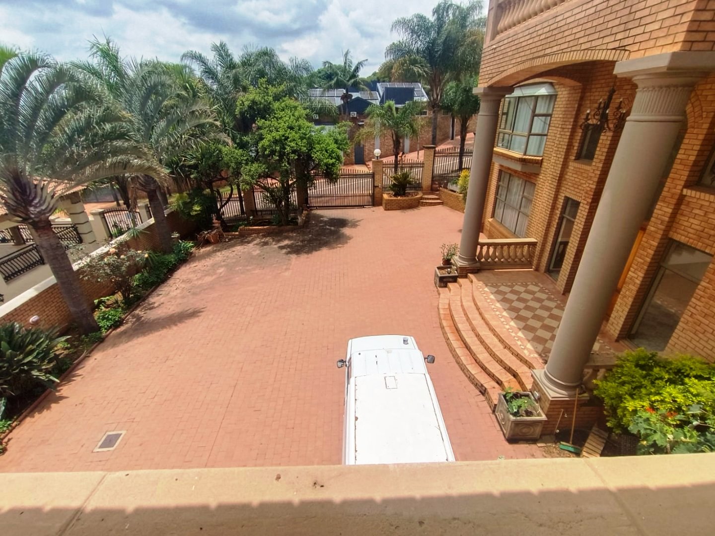 Six bedroom house for sale in Montana Park