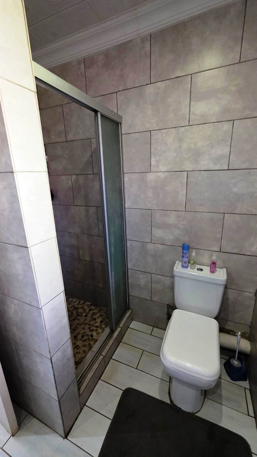 Three bedroom house for sale in Doornpoort