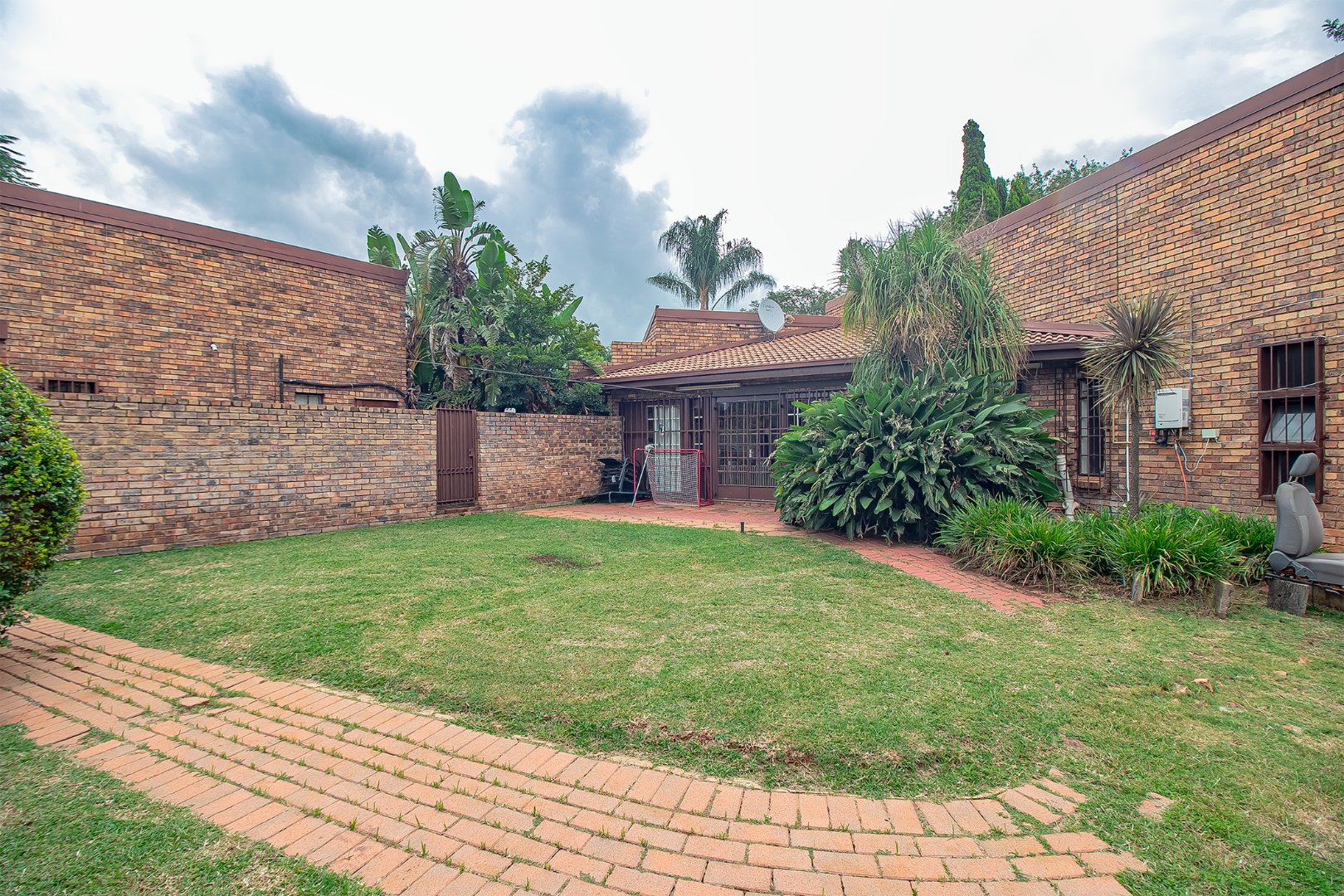 Three bedroom house for sale in Doornpoort