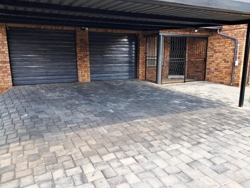 Lovely three bedroom for sale in Montana Park