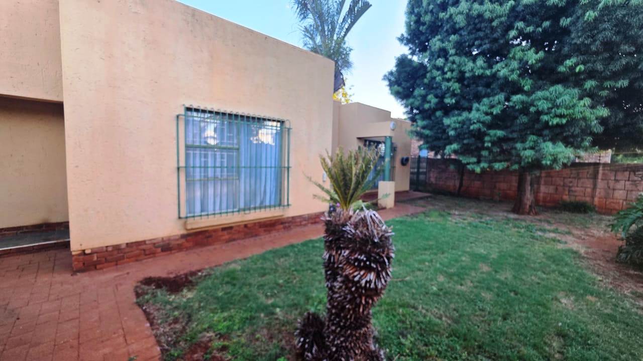 Three bedroom house for sale in old Doornpoort