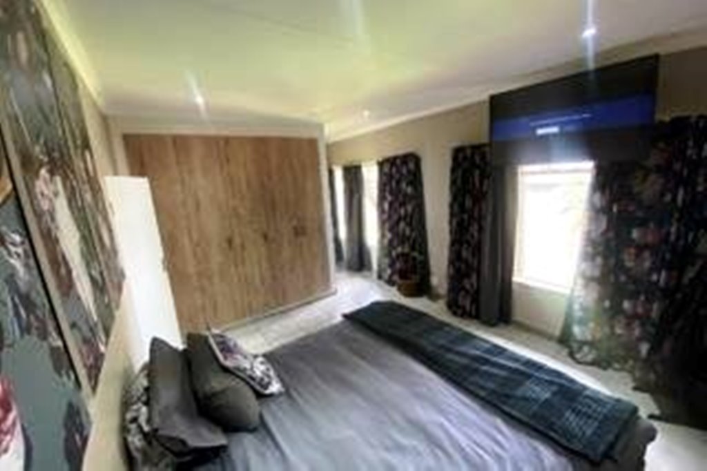 Neat four bedroom for sale in Magalieskruin