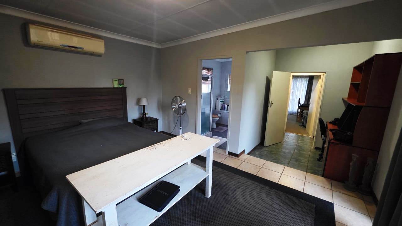 Three bedroom house for sale in old Doornpoort