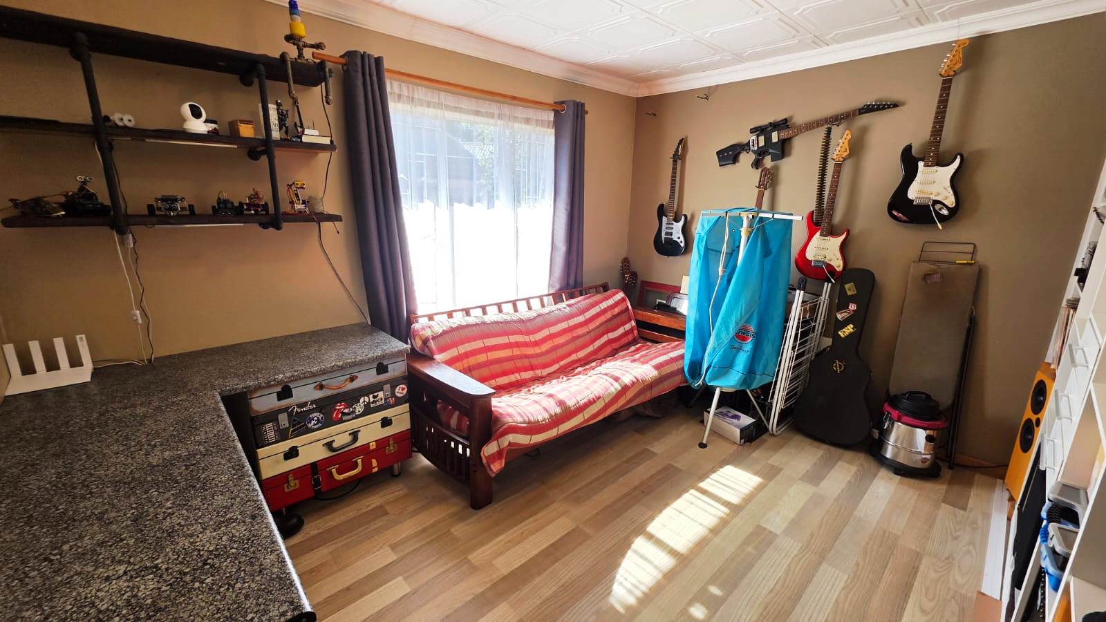Three bedroom house for sale in Doornpoort