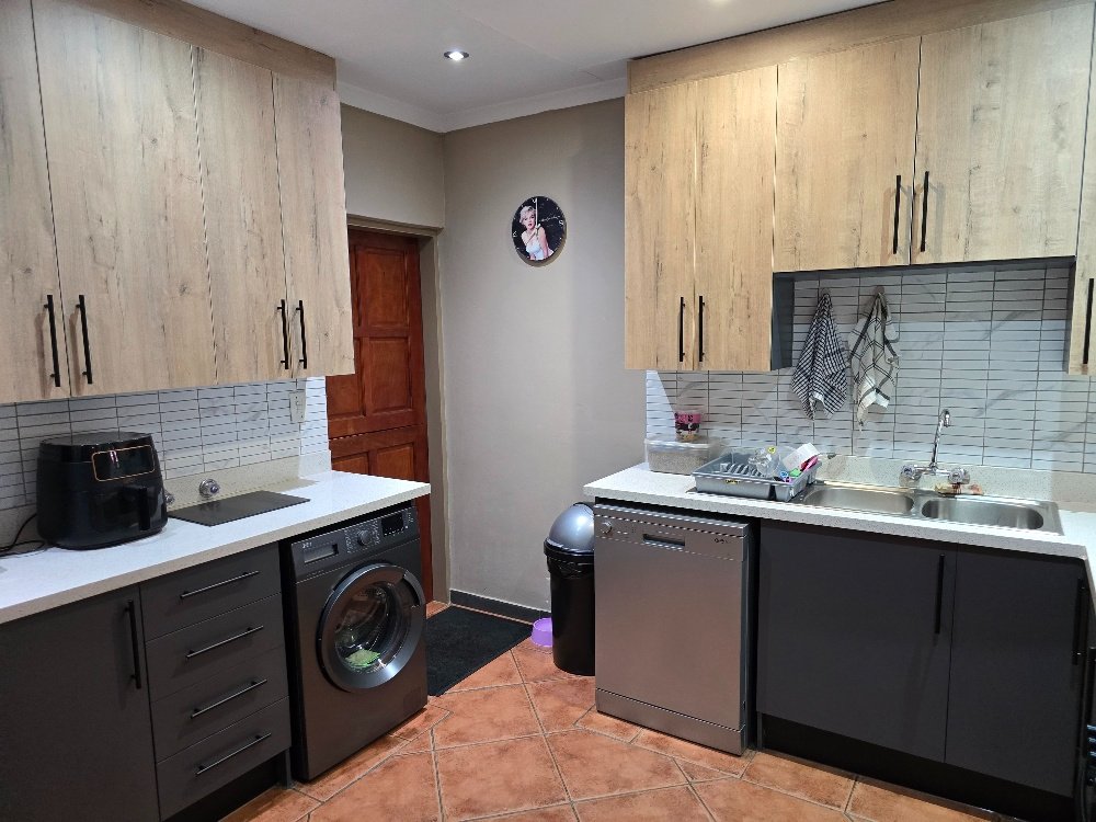 Nice three bedroom for sale in Magalieskruin