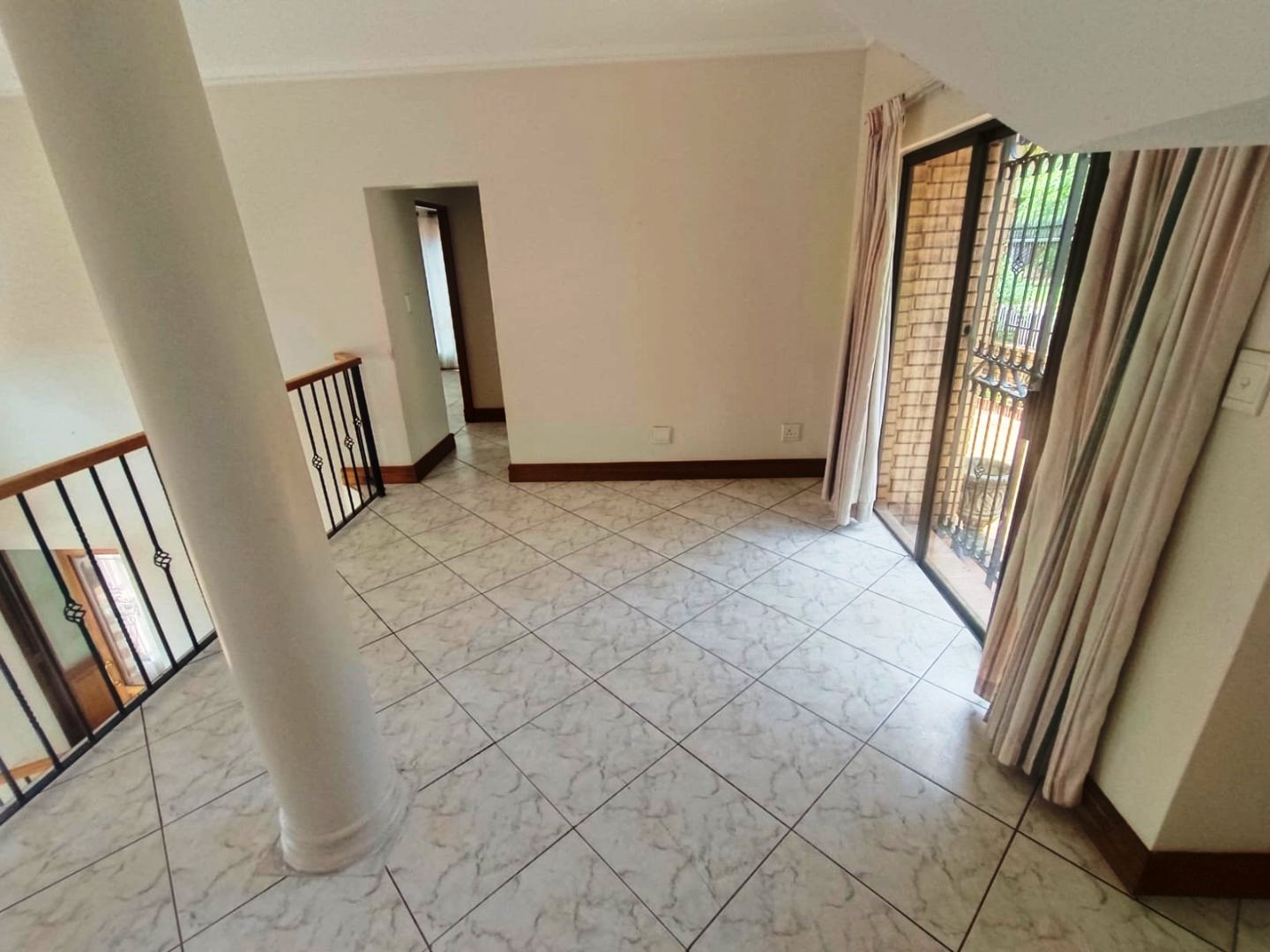 Six bedroom house for sale in Montana Park