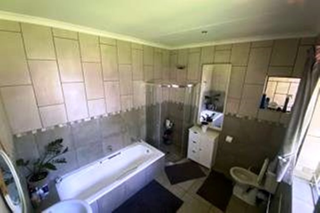 Neat four bedroom for sale in Magalieskruin