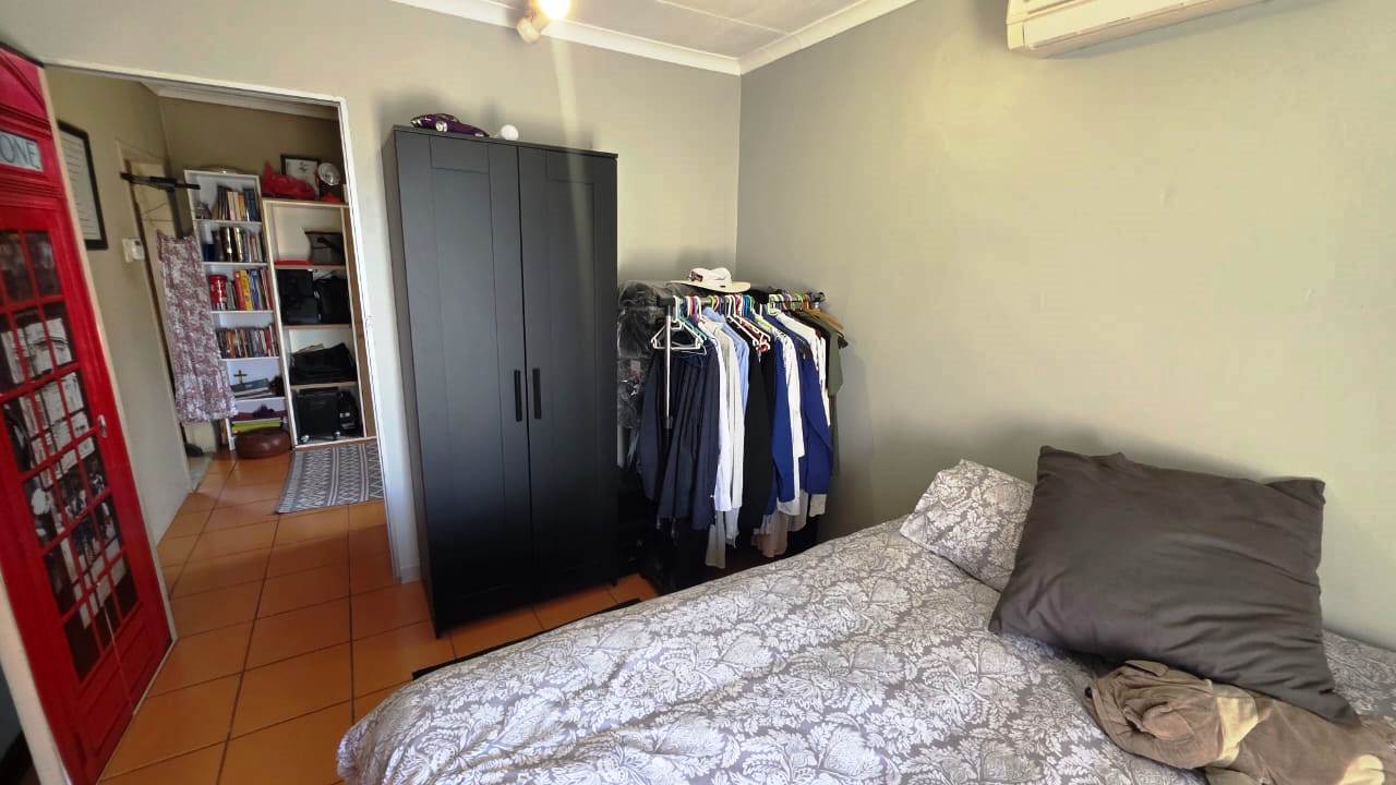 Two houses six bedrooms for sale in Doornpoort