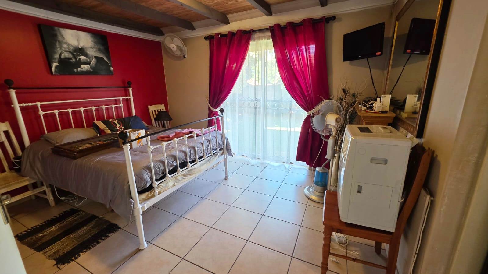 Three bedroom house for sale in Doornpoort