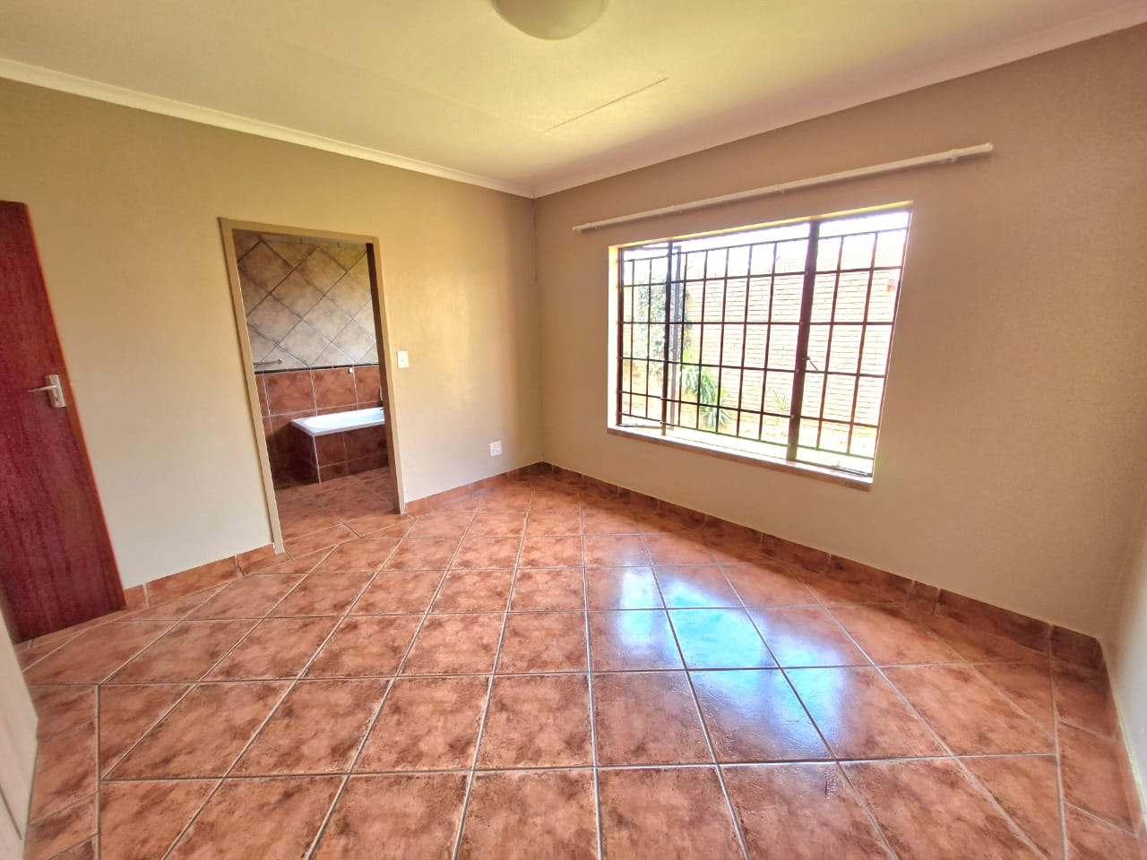 Nice three bedroom for sale in Magalieskruin
