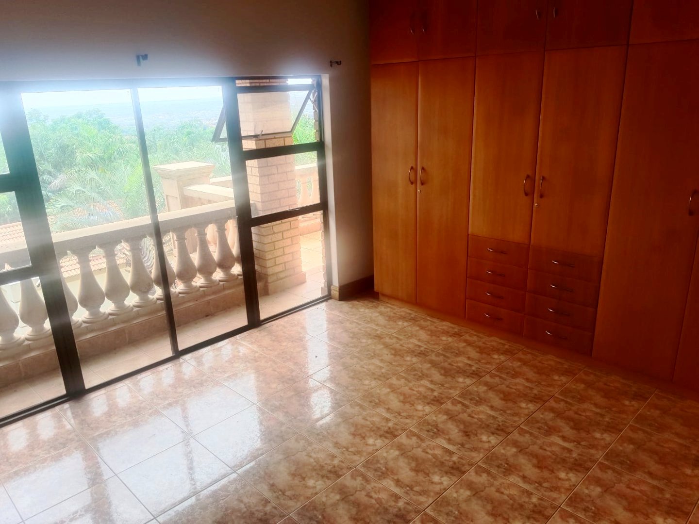 Six bedroom house for sale in Montana Park