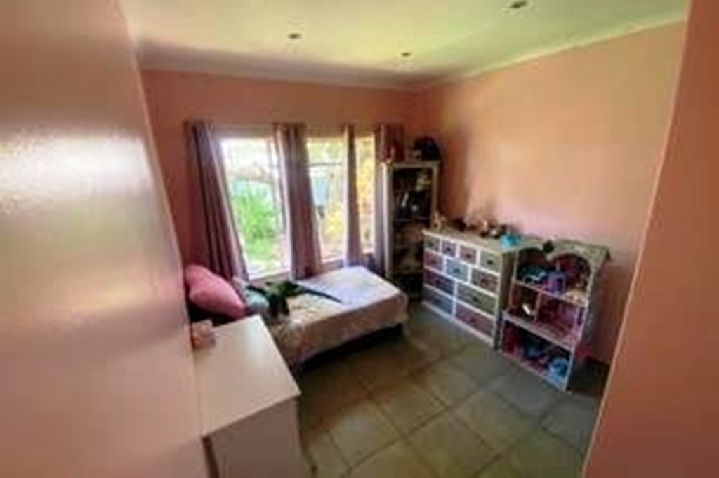 Neat four bedroom for sale in Magalieskruin