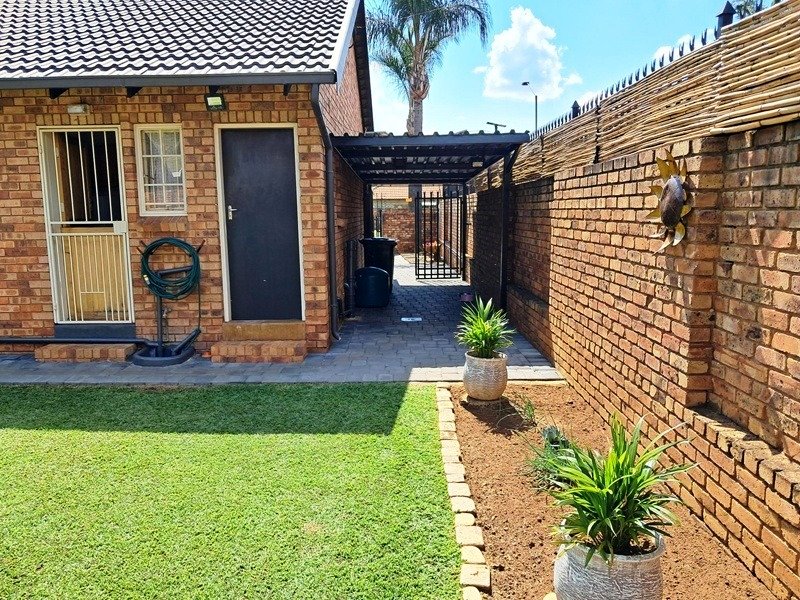 Lovely three bedroom for sale in Montana Park