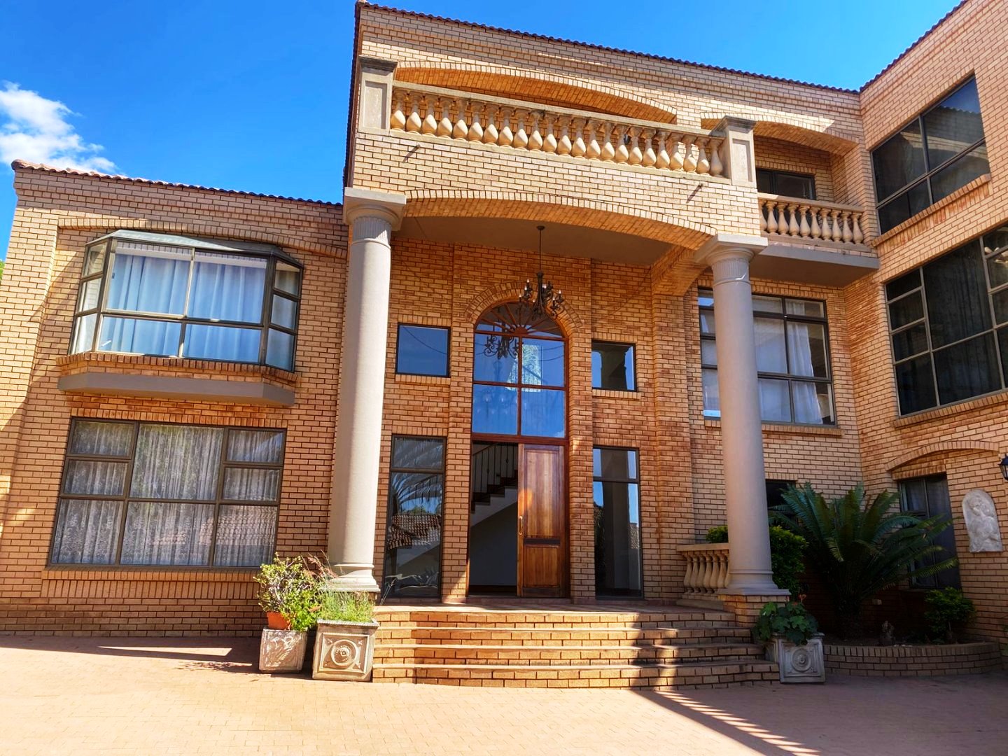 Six bedroom house for sale in Montana Park