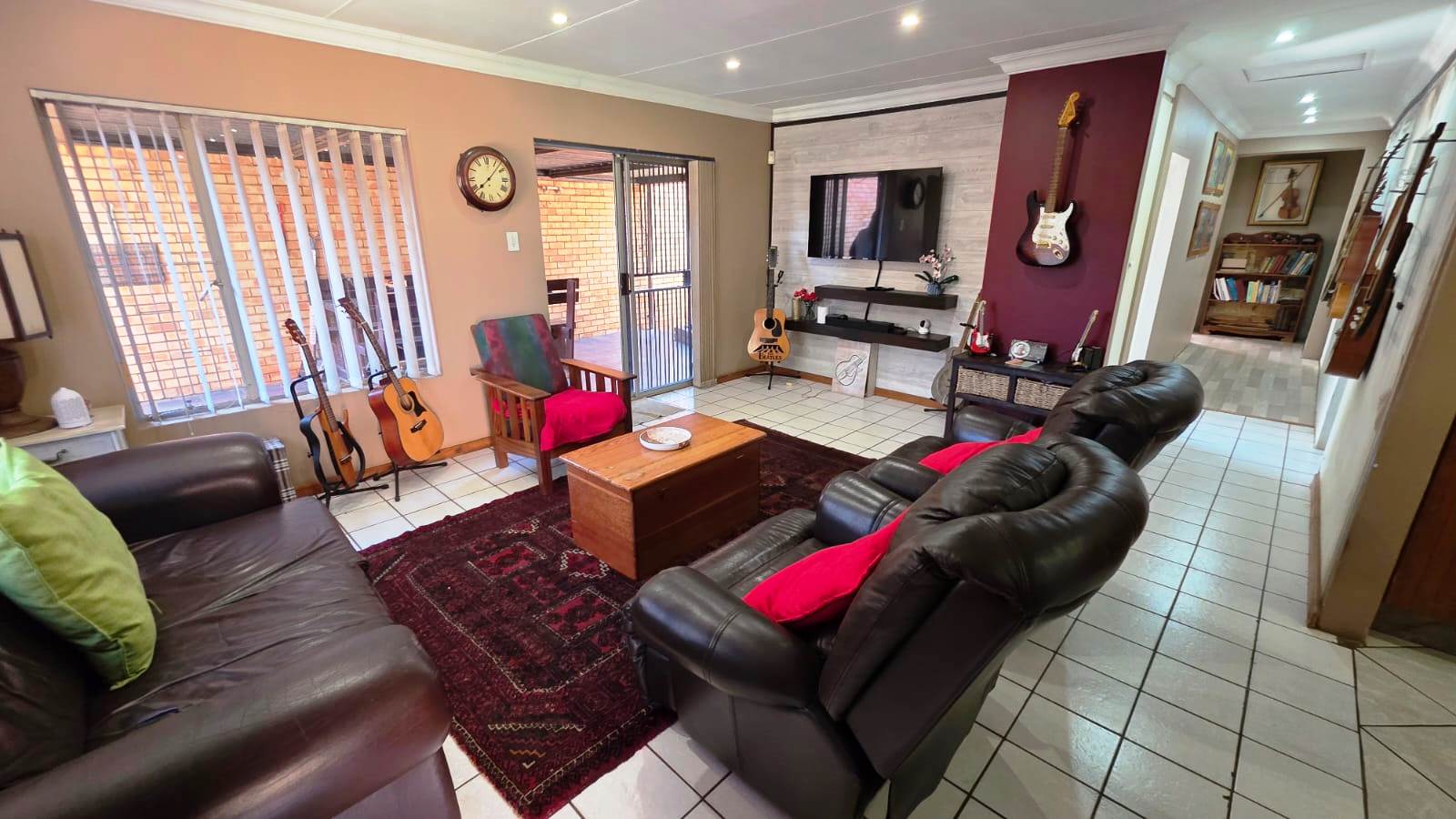Three bedroom house for sale in Doornpoort