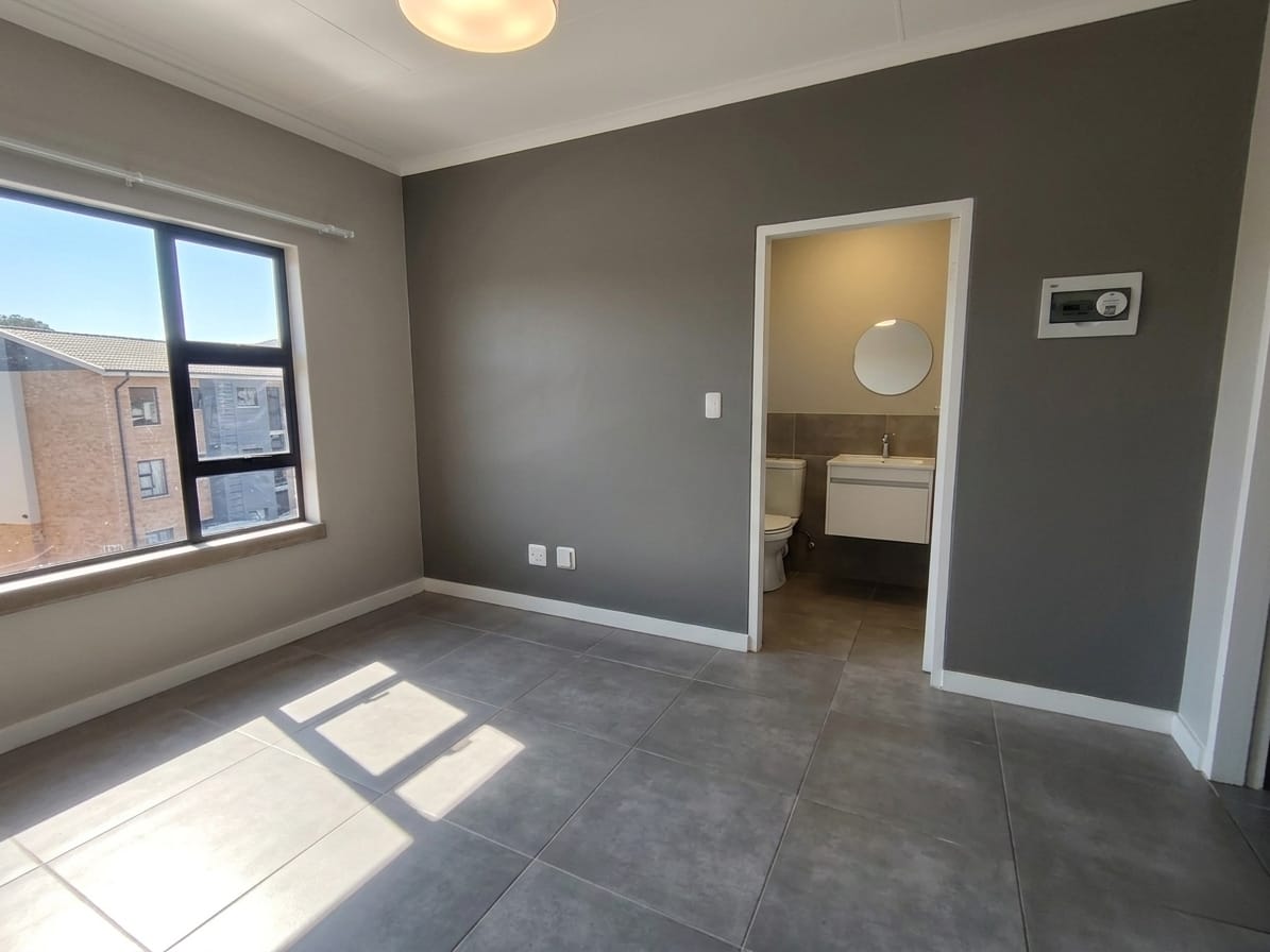 Upmarket one bedroom for sale in Sinoville