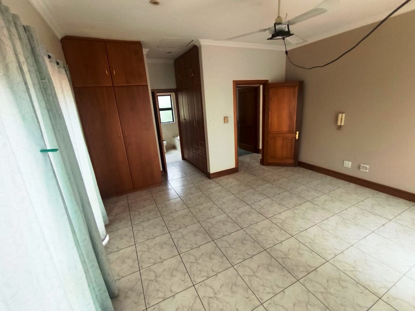 Six bedroom house for sale in Montana Park