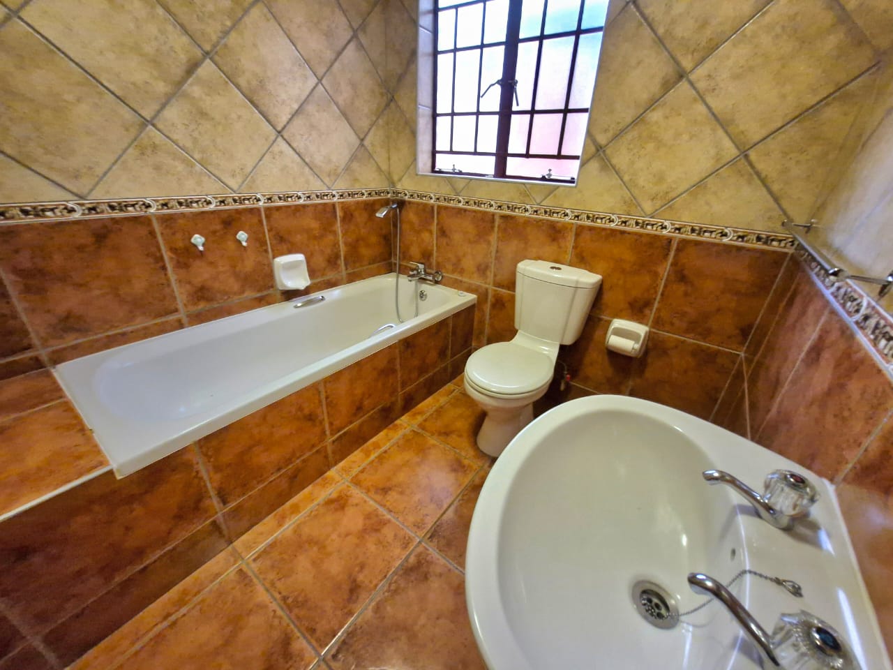 Nice three bedroom for sale in Magalieskruin