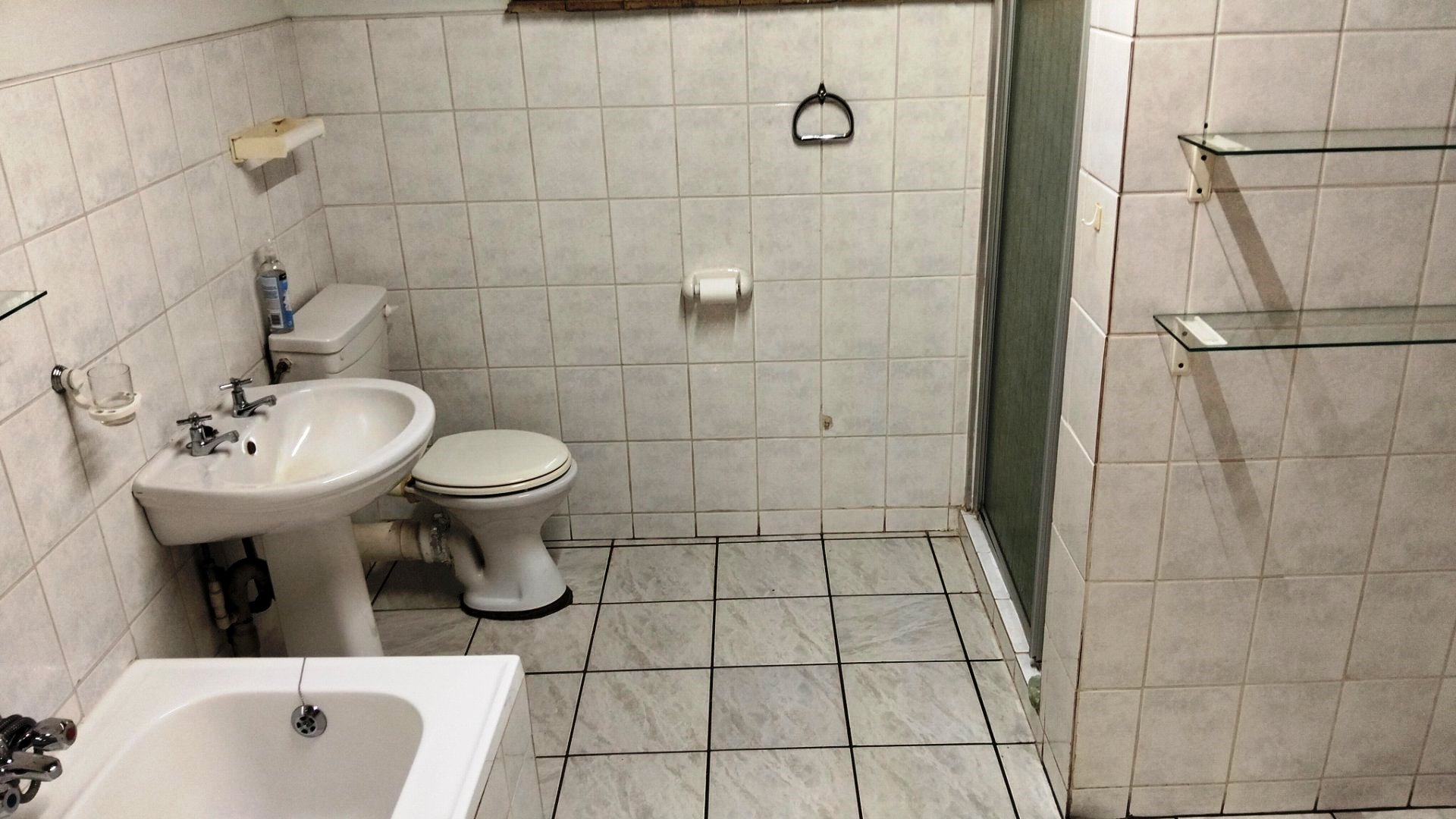 Three bedroom with flatlet for sale in Tileba