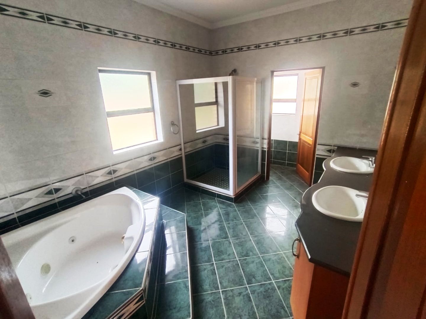 Six bedroom house for sale in Montana Park