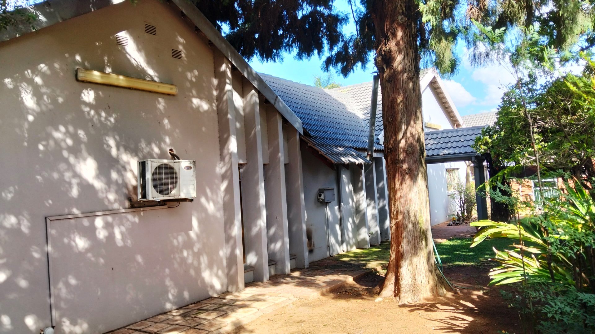 Three bedroom with flatlet for sale in Tileba