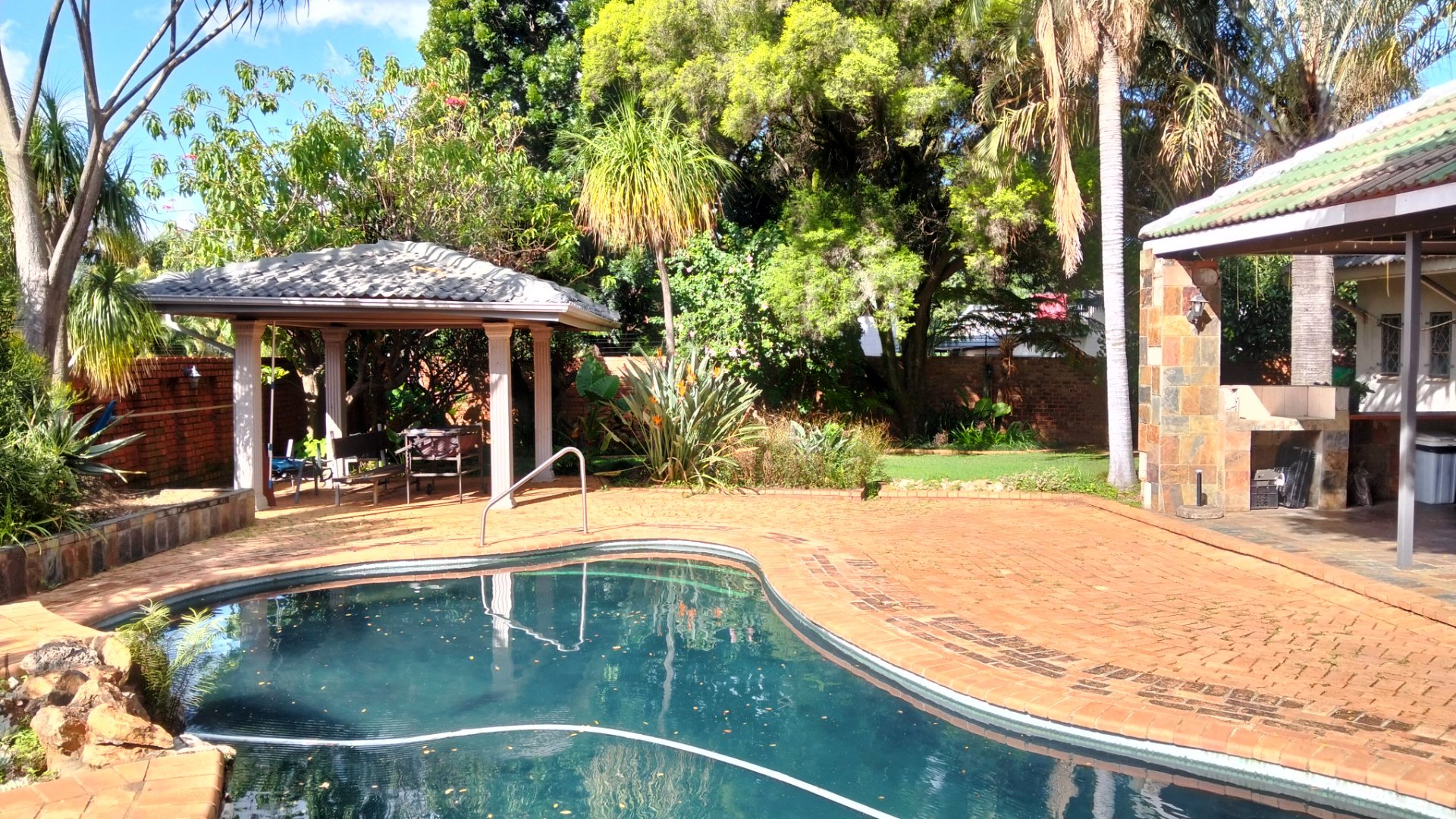 Three bedroom with flatlet for sale in Tileba