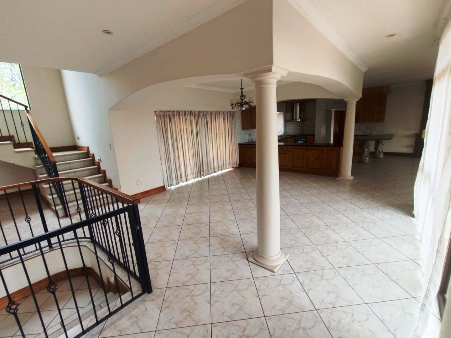 Six bedroom house for sale in Montana Park