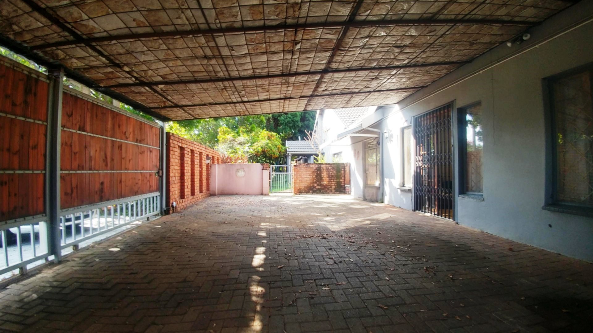 Three bedroom with flatlet for sale in Tileba