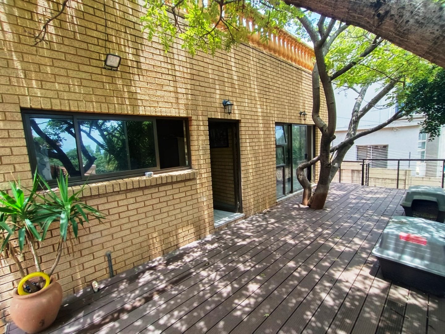 Six bedroom house for sale in Montana Park