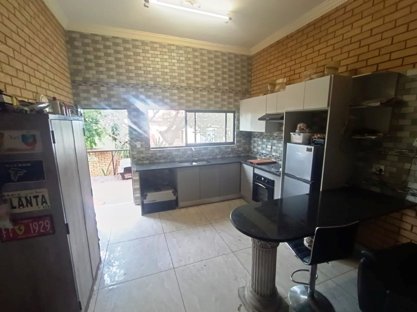 Six bedroom house for sale in Montana Park