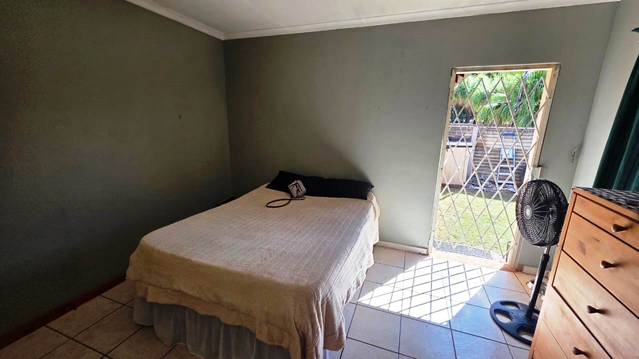 Two houses six bedrooms for sale in Doornpoort