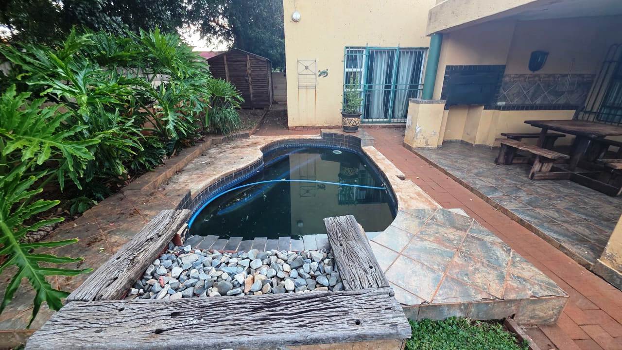 Three bedroom house for sale in old Doornpoort