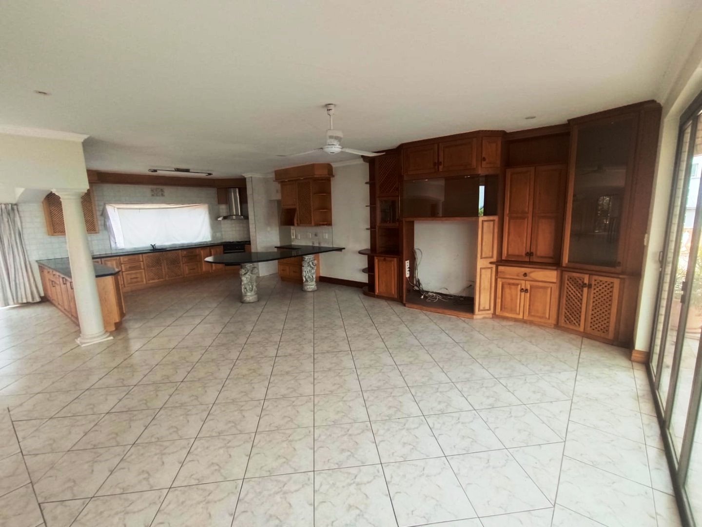 Six bedroom house for sale in Montana Park
