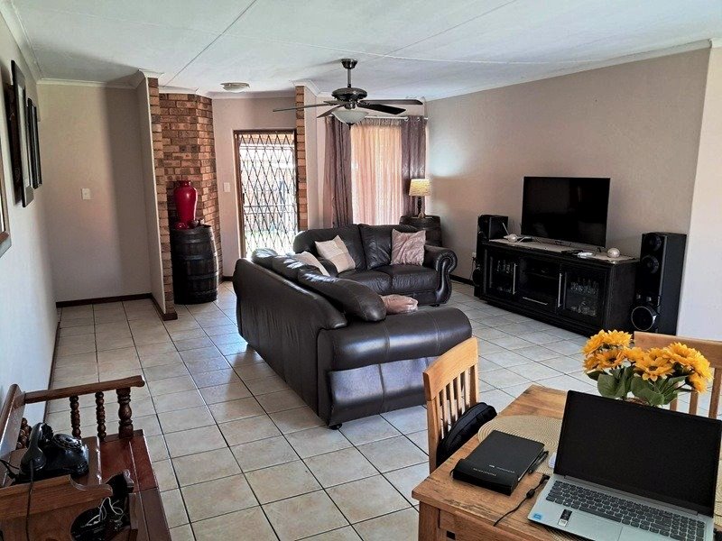 Lovely three bedroom for sale in Montana Park