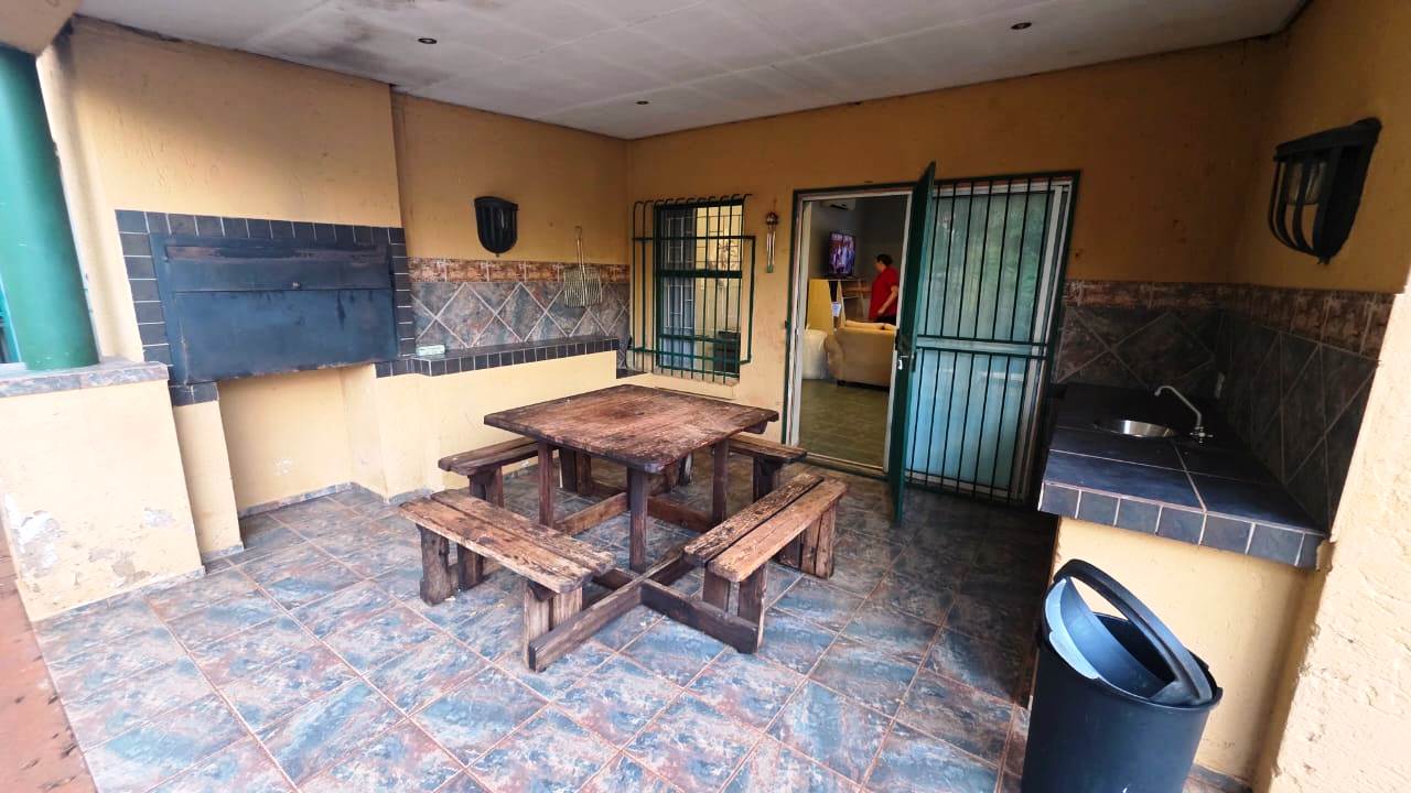 Three bedroom house for sale in old Doornpoort