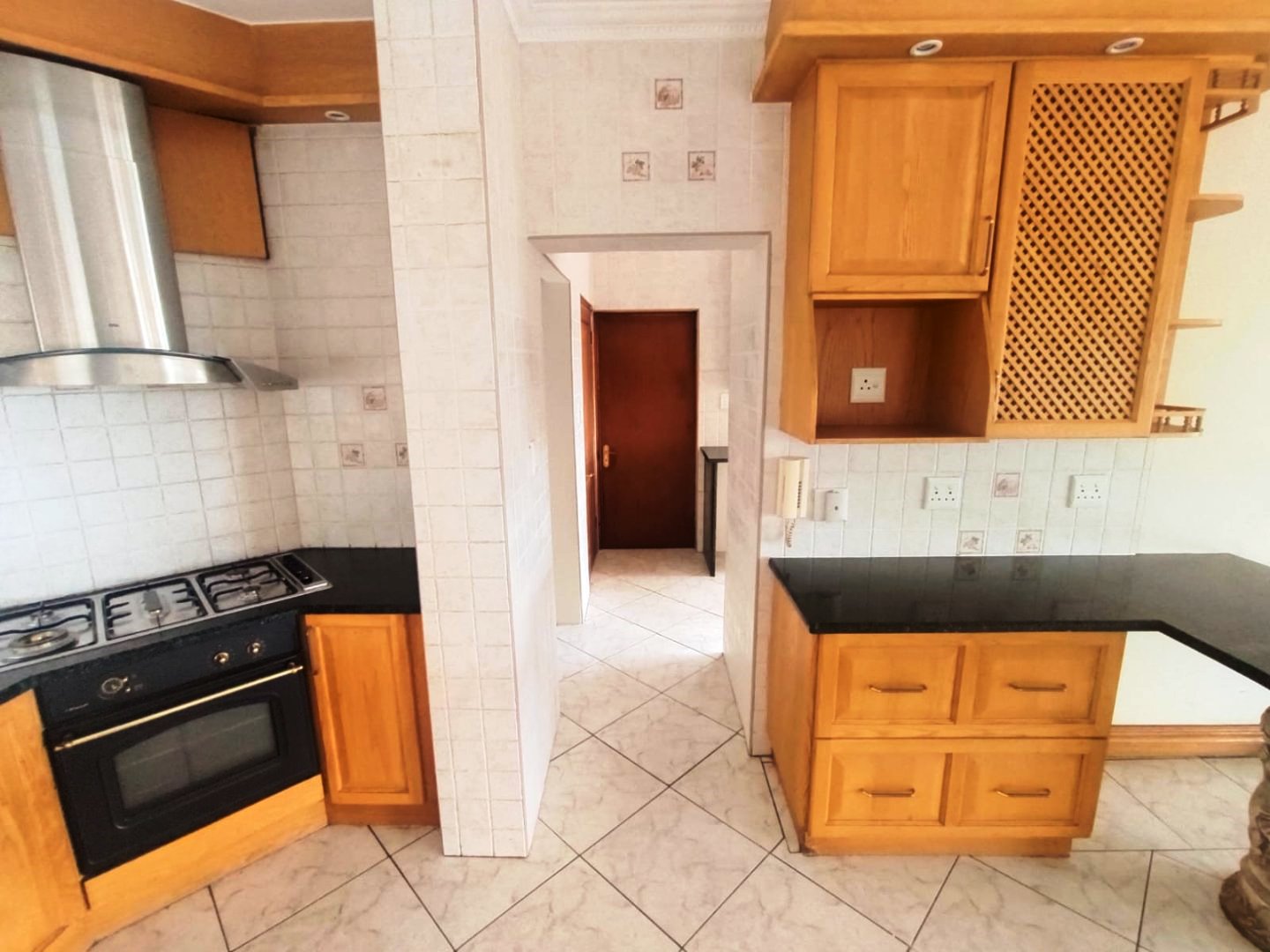 Six bedroom house for sale in Montana Park